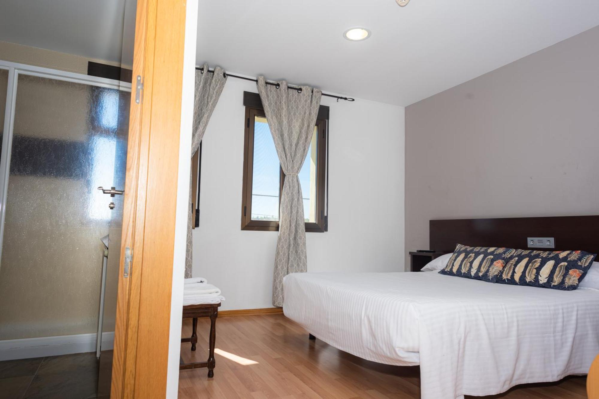 Hostal Venta De Valcorba 索里亚 外观 照片
